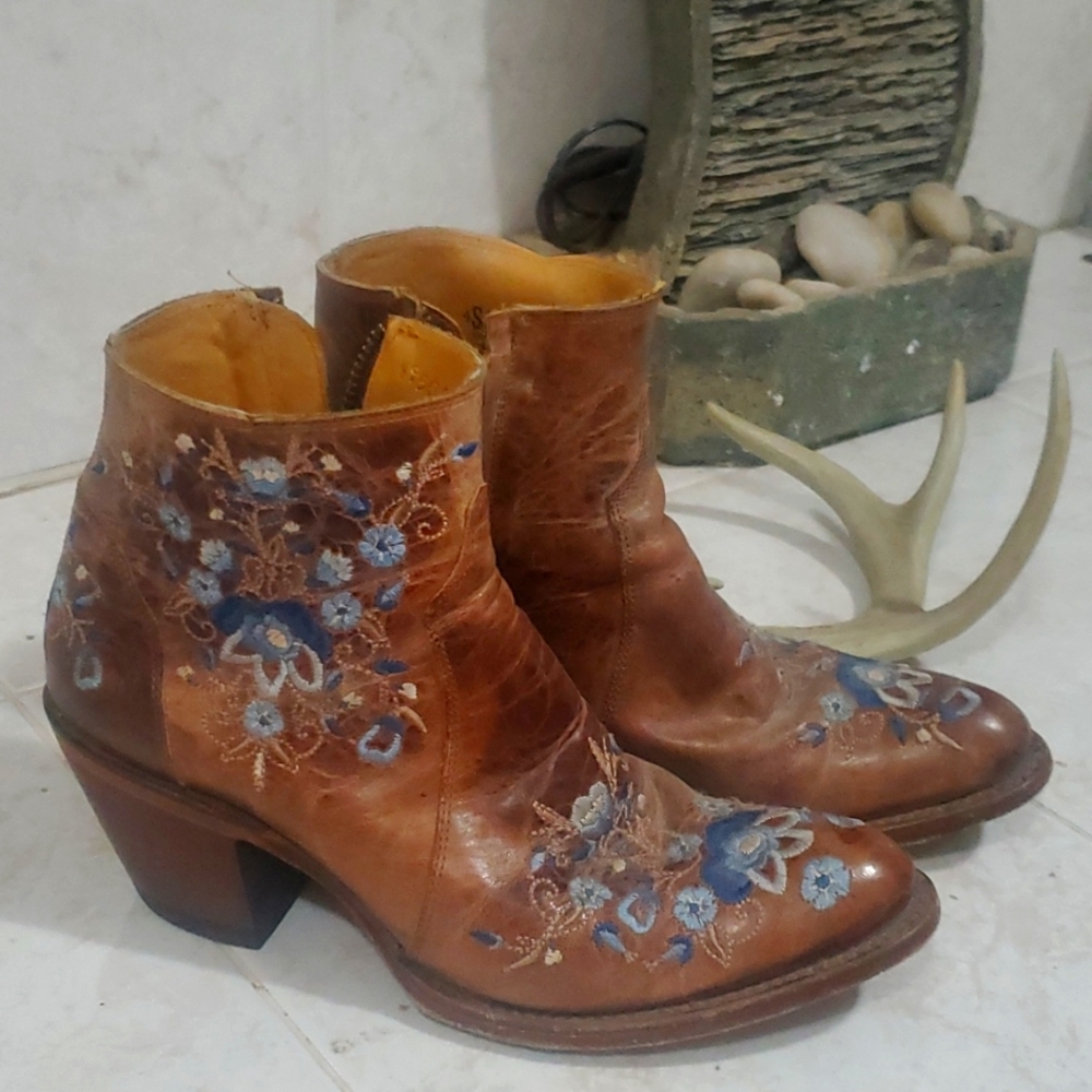 Bootie perfect for your rolled up 👖